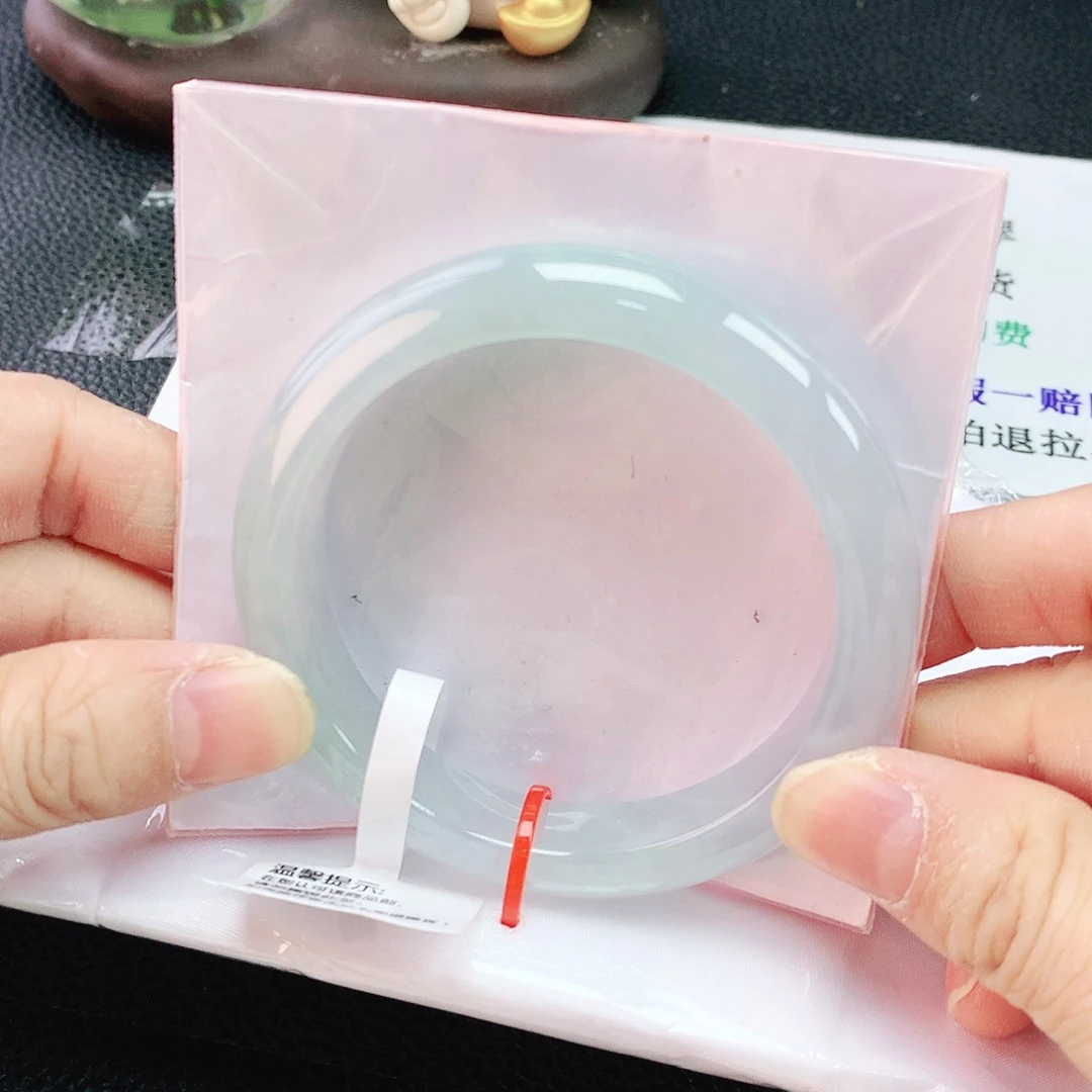 翡翠手镯未镶嵌55圈