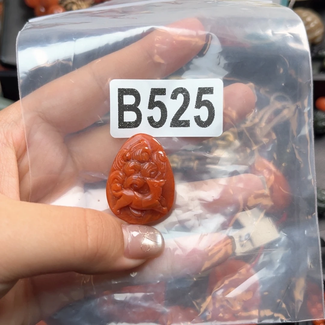 未镶嵌南红玛瑙珠宝奇石锦*?