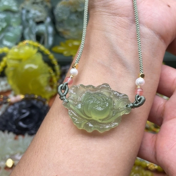 蛇纹石玉未镶嵌颈饰