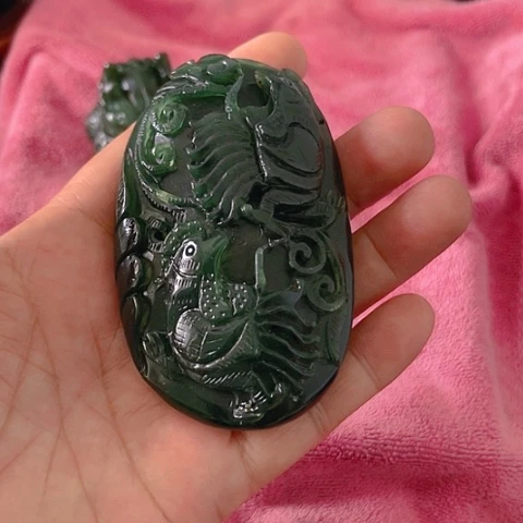 蛇纹石玉颈饰未镶嵌小**！