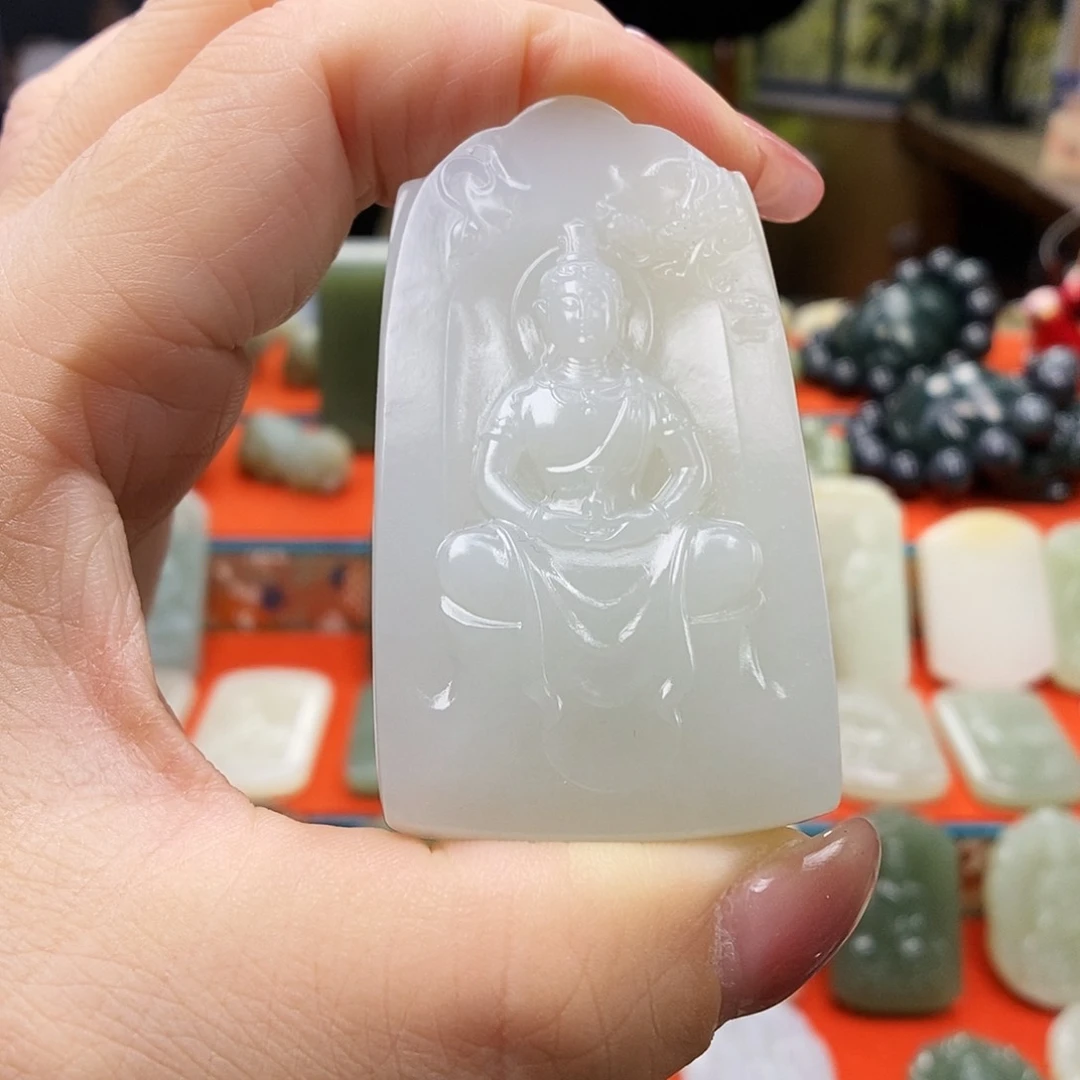 颈饰未镶嵌和田玉鱼*