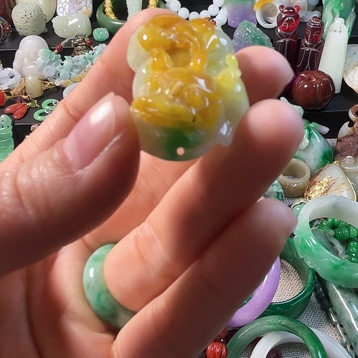 翡翠未镶嵌颈饰翡翠未镶嵌颈饰