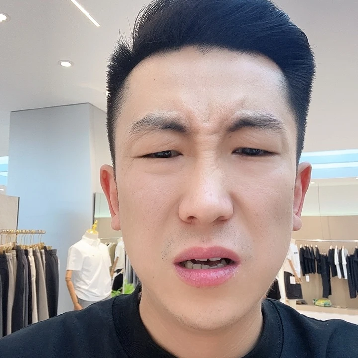 黑**?哈哈哈哈哈哈哈哈哈哈好