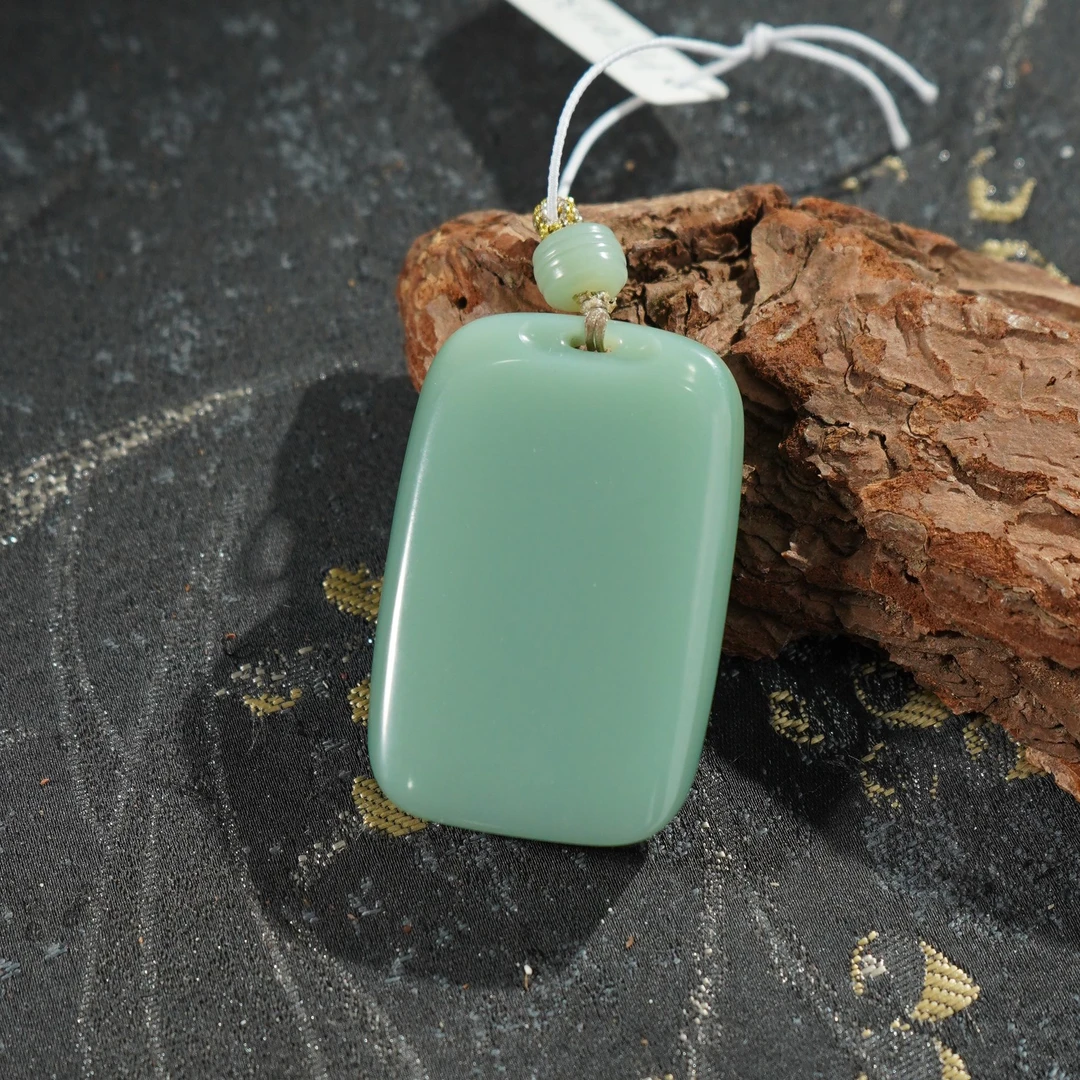 HC30027和田玉粉青无事牌挂坠