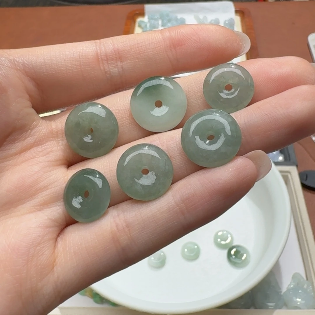 未镶嵌挂件翡翠蒙*