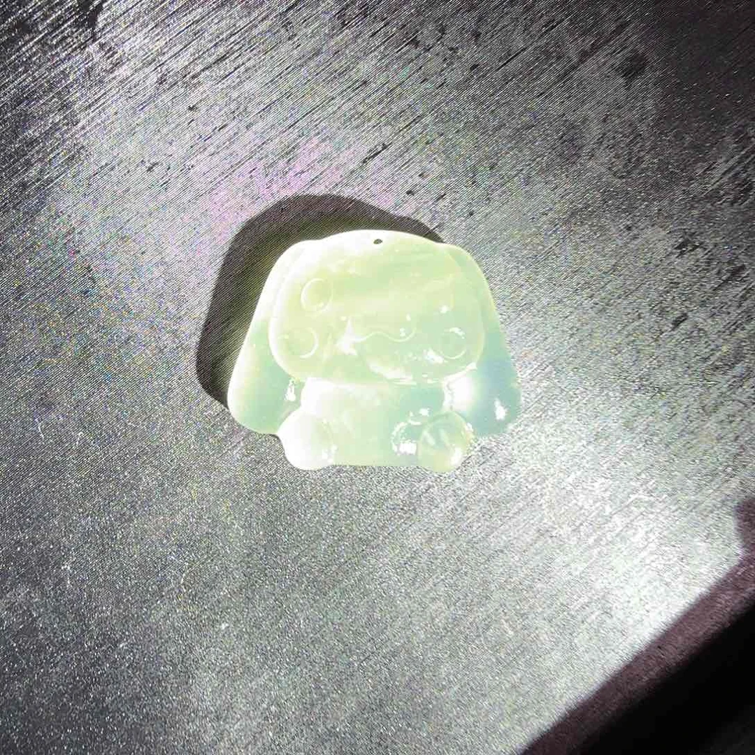 蛇纹石玉玉桂狗白冰手工吊坠未镶嵌