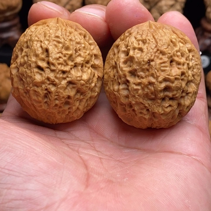 文玩核桃把件1铁狮子绣球