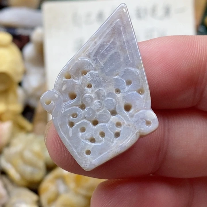 颈饰未镶嵌硅化珊瑚（珊瑚玉）小
