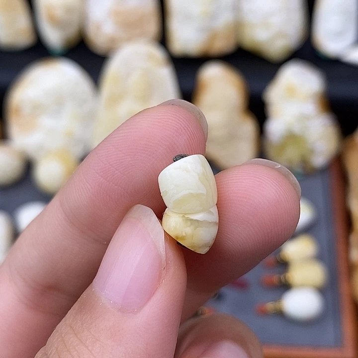 未镶嵌琥珀裸石8马蹄对珠a392