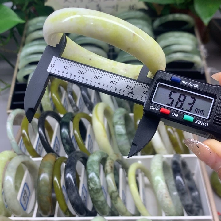 蛇纹石玉未镶嵌手镯71