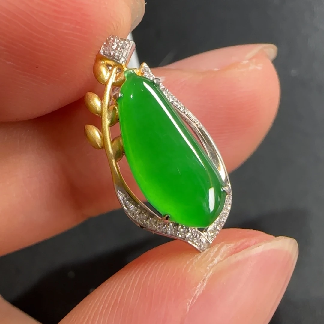 翡翠18K金镶嵌颈饰