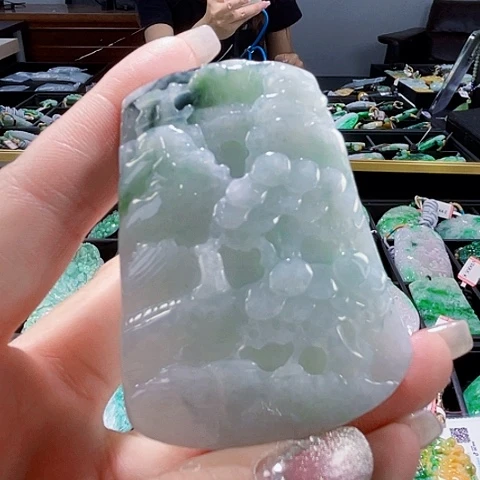 颈饰未镶嵌翡翠一个