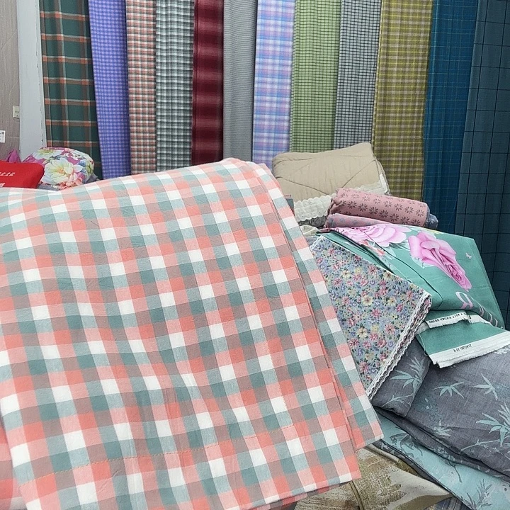 棉水洗棉红格四件，套被罩2米×2.3米
