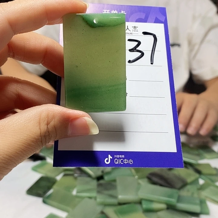 密玉（石英质玉）未镶嵌颈饰