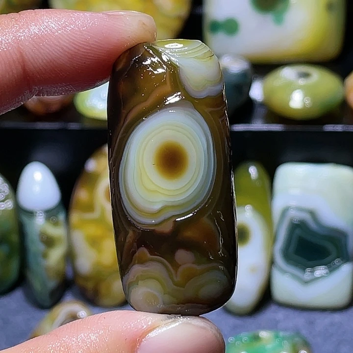 玛瑙/玉髓未镶嵌珠宝奇石