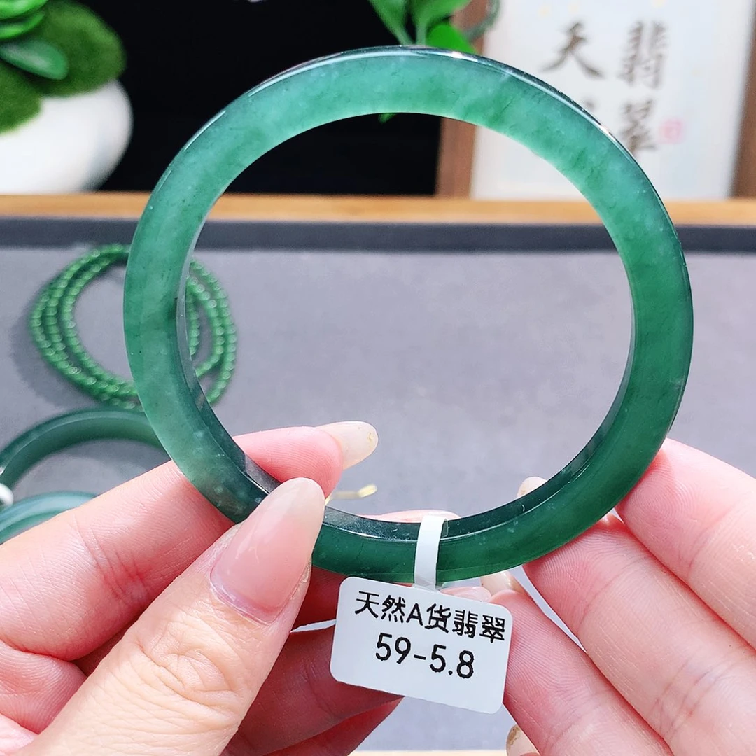 翡翠手镯（圆镯）未镶嵌