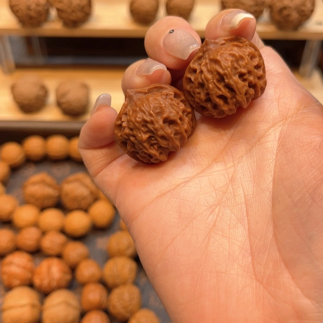 文玩核桃把件柳枝纹小八棱