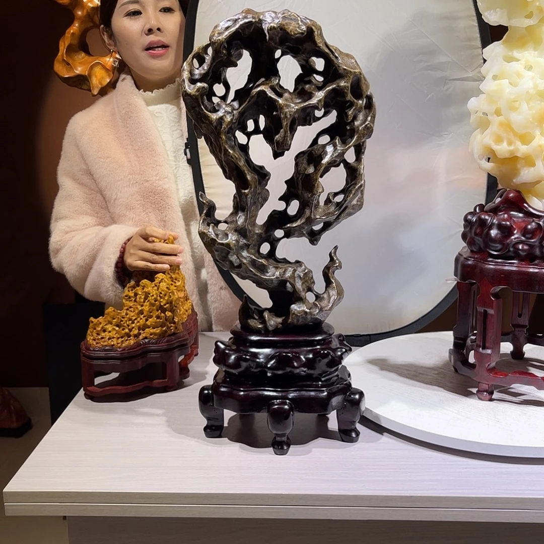 H***h太湖石摆件，高59宽26