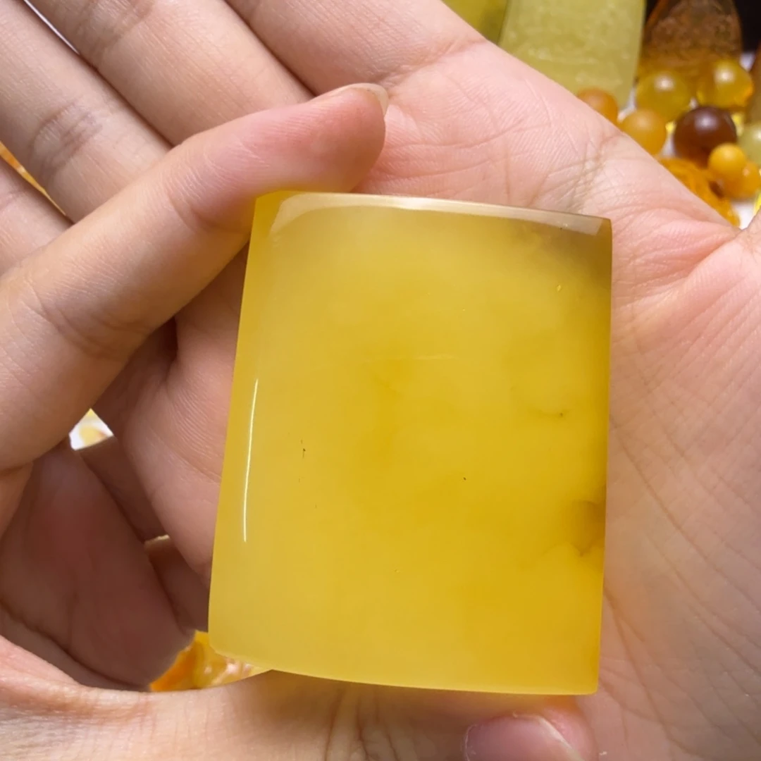 蜜蜡未镶嵌珠宝奇石