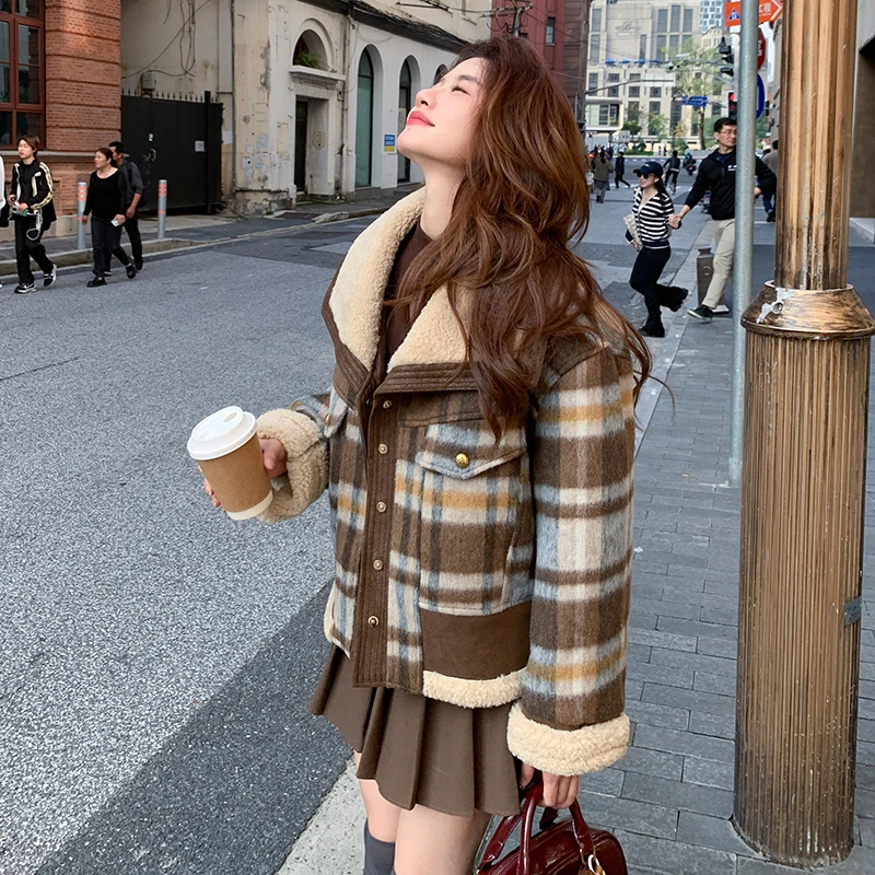 复古格子羽绒毛呢外套女2025冬季新款设计感羊羔毛拼接羽绒服短款