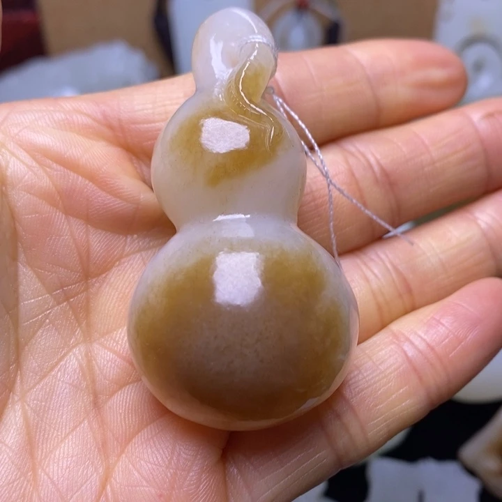 和田玉未镶嵌把件