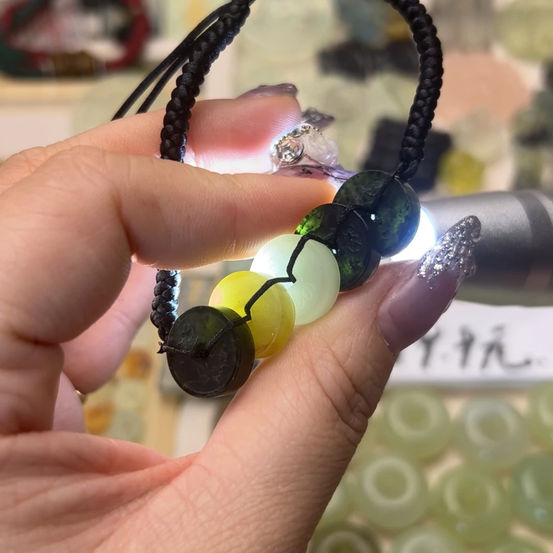 蛇纹石玉颈饰合金