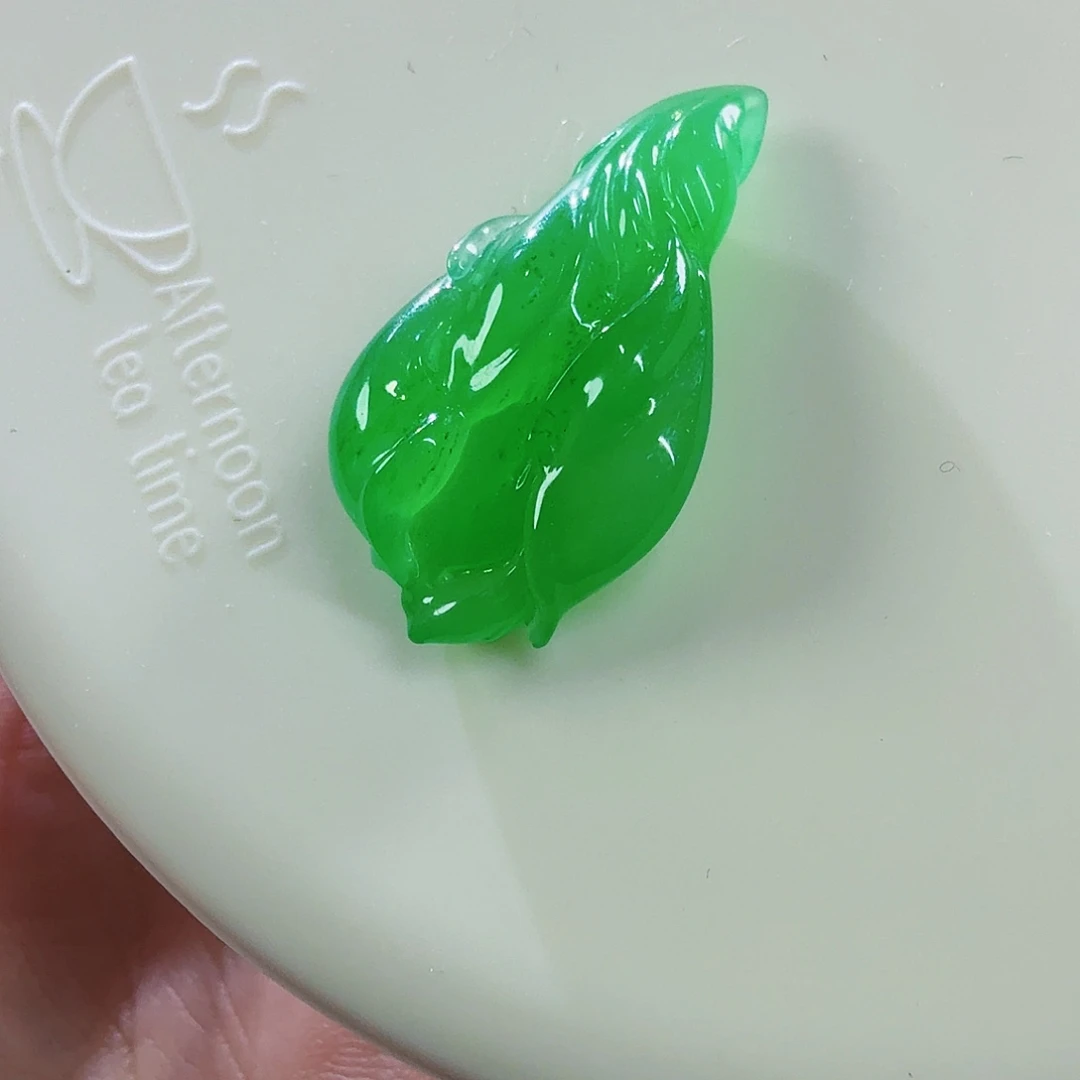 翡翠未镶嵌颈饰立体花儿