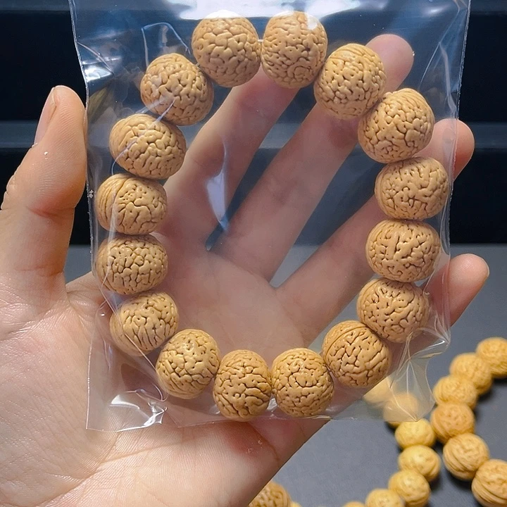 吊坠桃核龙珠手串