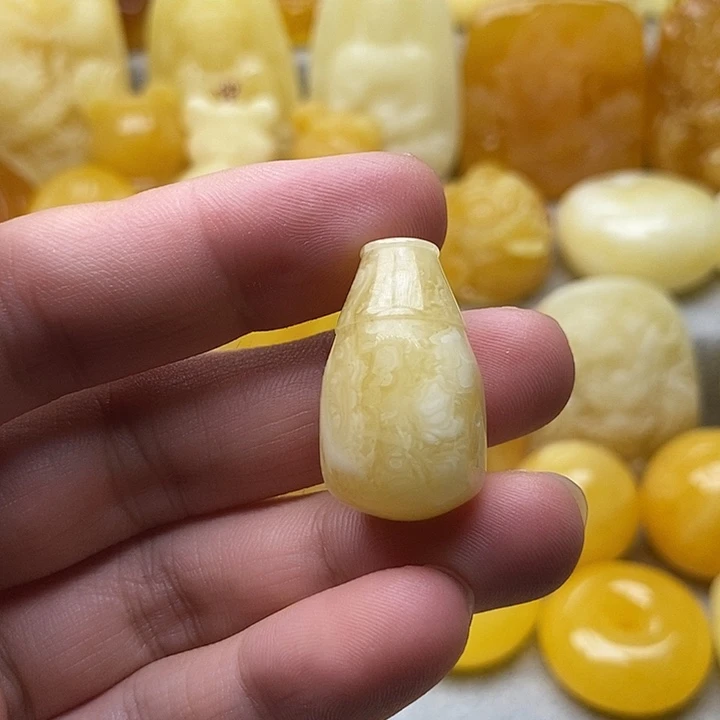琥珀颈饰未镶嵌琥珀蜜蜡吊坠