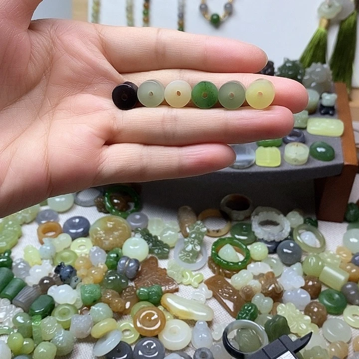 未镶嵌和田玉挂件29.9一个多样性发其一