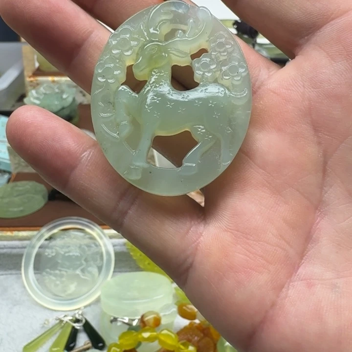 蛇纹石玉未镶嵌颈饰
