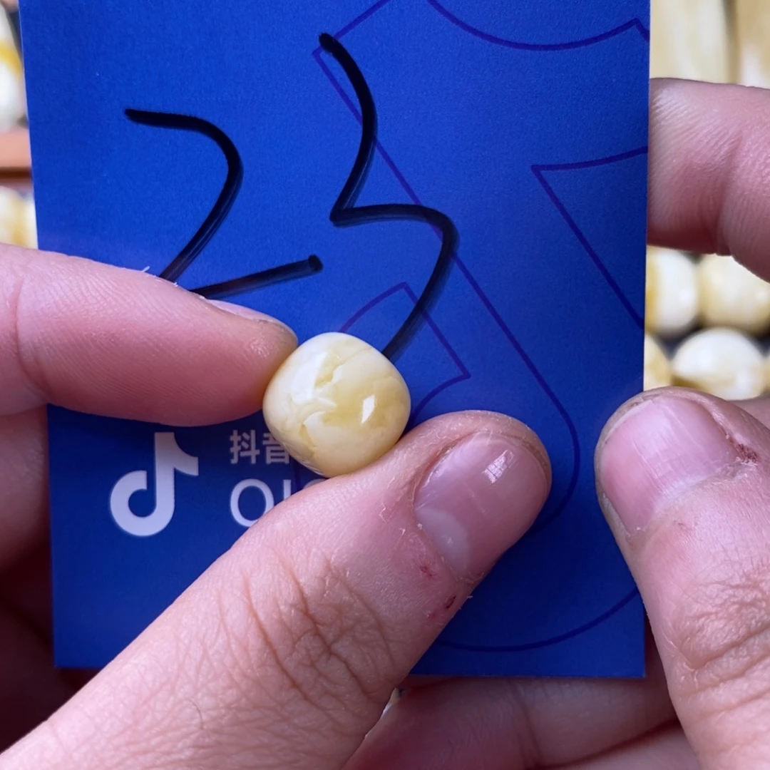 琥珀裸石未镶嵌@****?蜜蜡