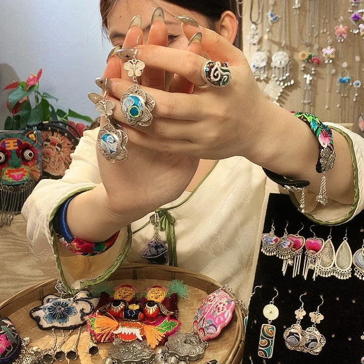 花岗石铁合金耳环