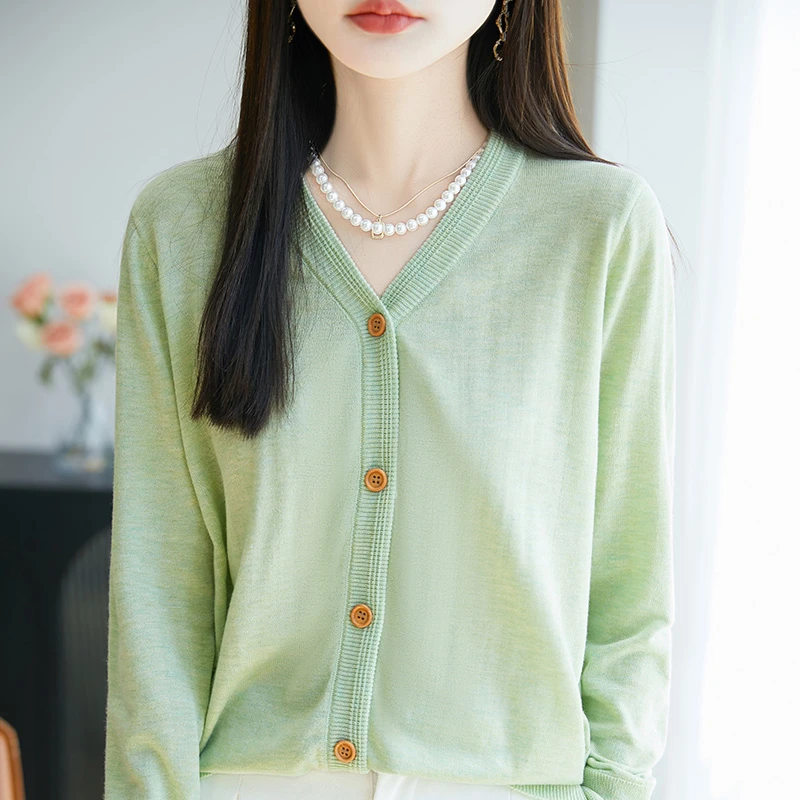 羊范2025春秋新款精纺羊毛纯色开衫女士V领薄款宽松显瘦长袖外搭