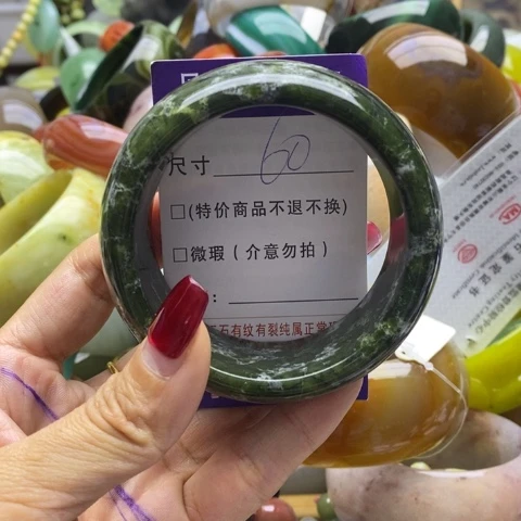 蛇纹石玉手镯未镶嵌