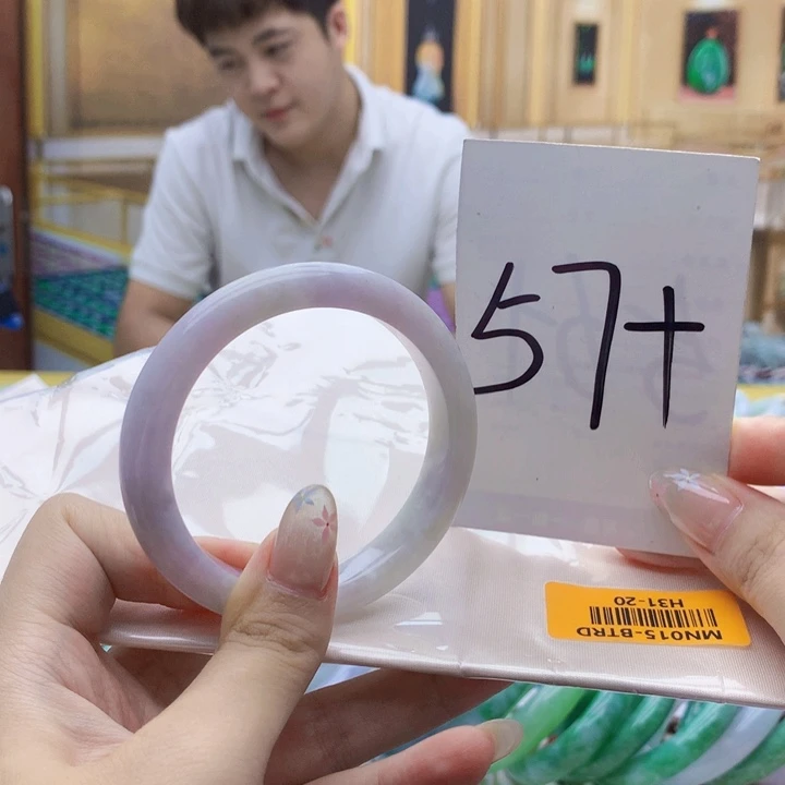 未镶嵌手镯翡翠9000……