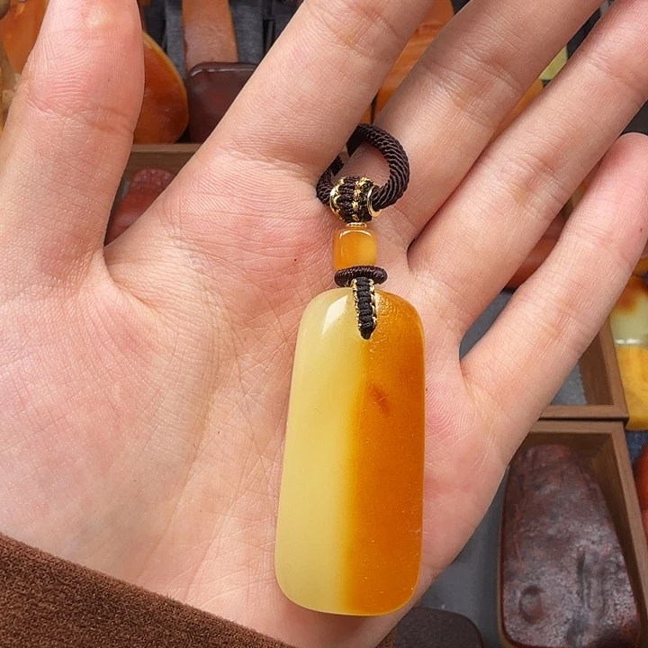 琥珀吊坠(赠链)未镶嵌
