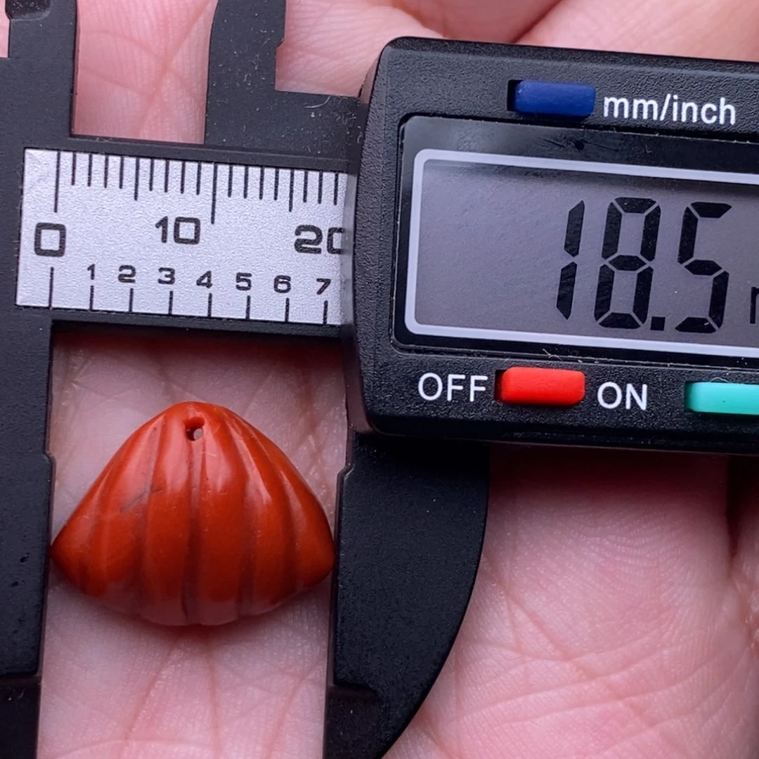 南红玛瑙未镶嵌配饰有瑕疵