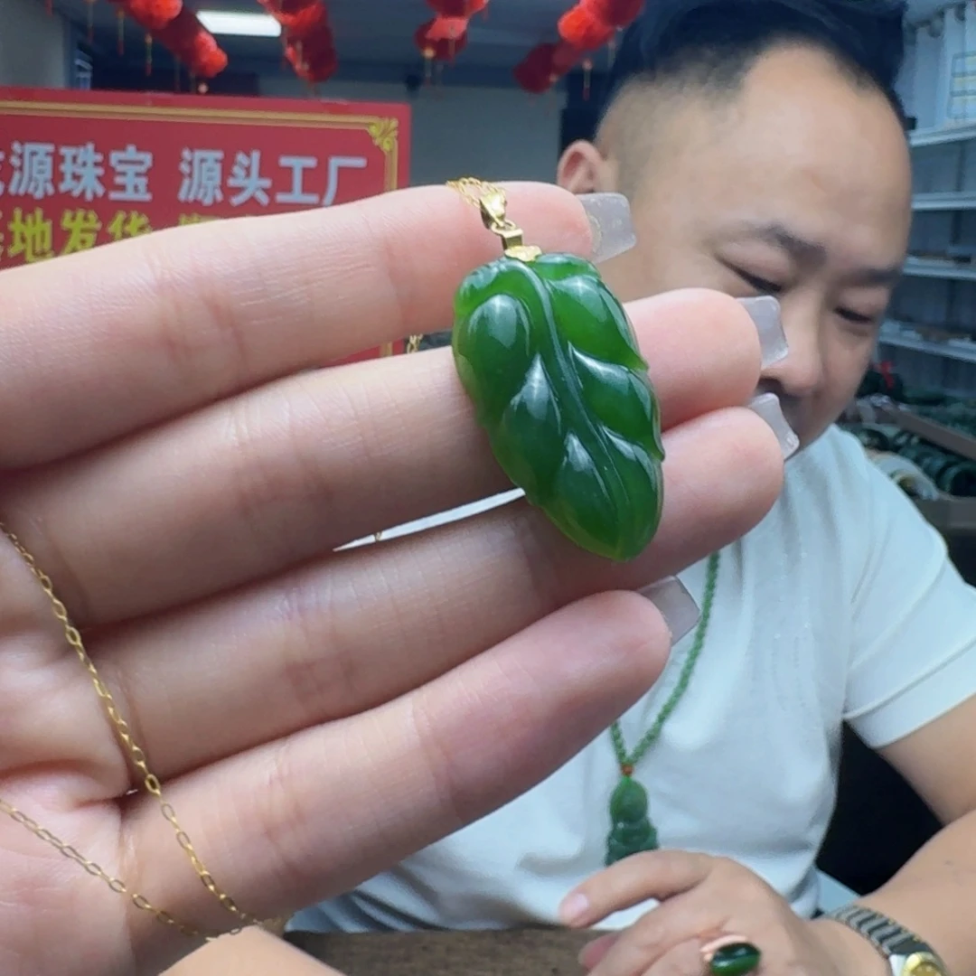 18K金镶嵌戒指和田玉