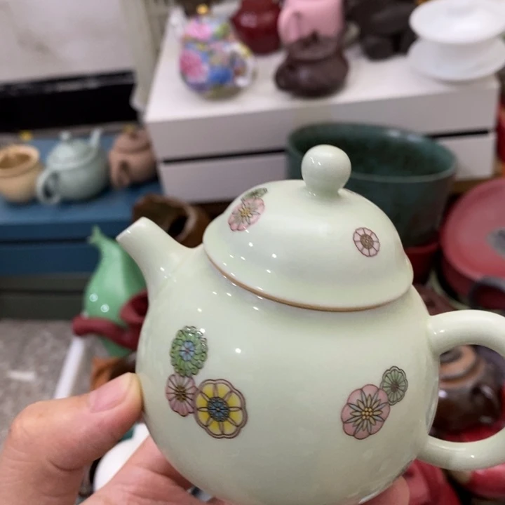陶瓷艺术品及陶瓷壶