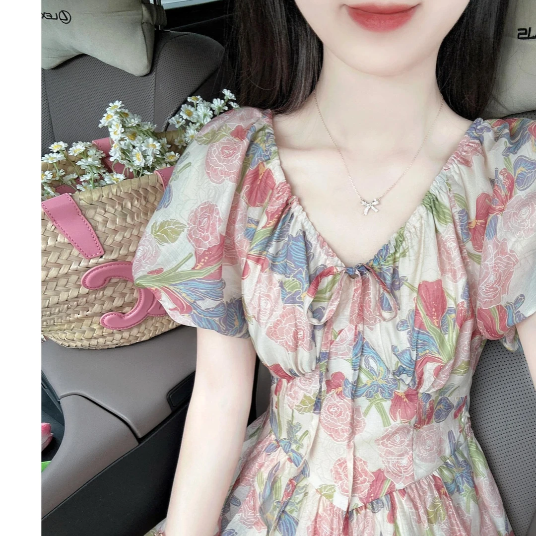 茶歇法式绝泡泡袖美连衣裙女夏季2025新款海边碎花裙收腰气质长裙