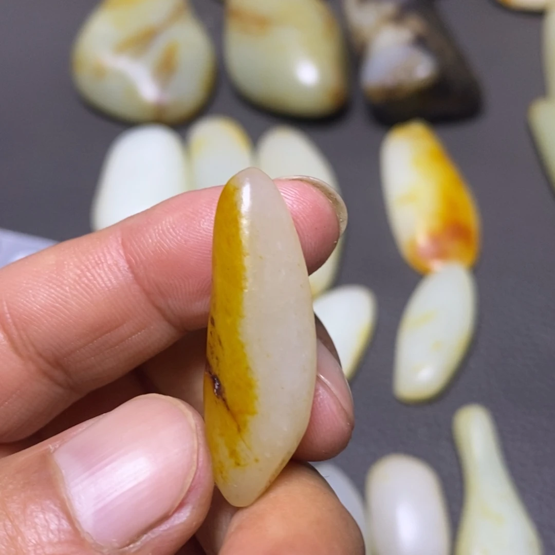 和田玉（糖玉）未镶嵌挂件