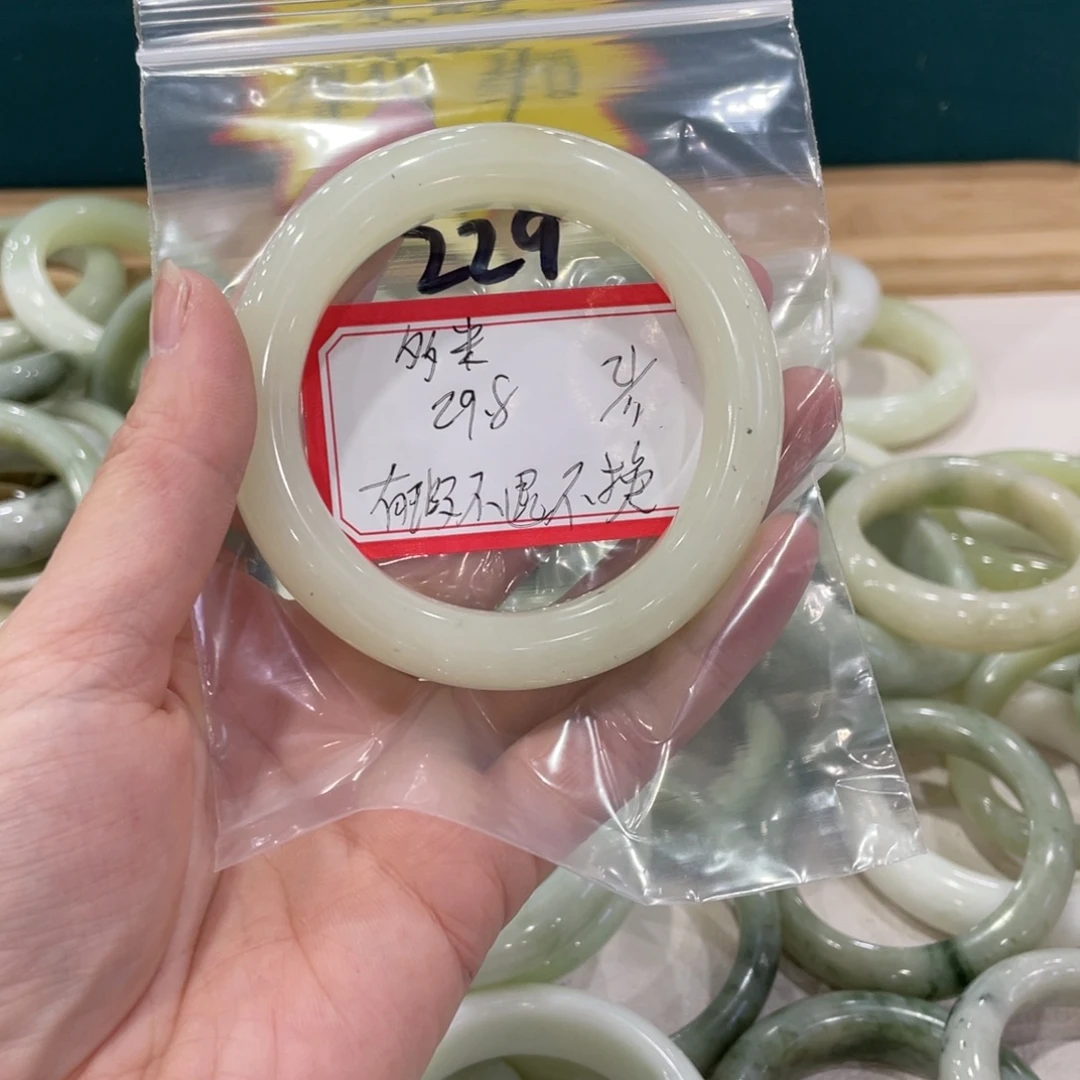 多***)蛇纹石玉未镶嵌手镯