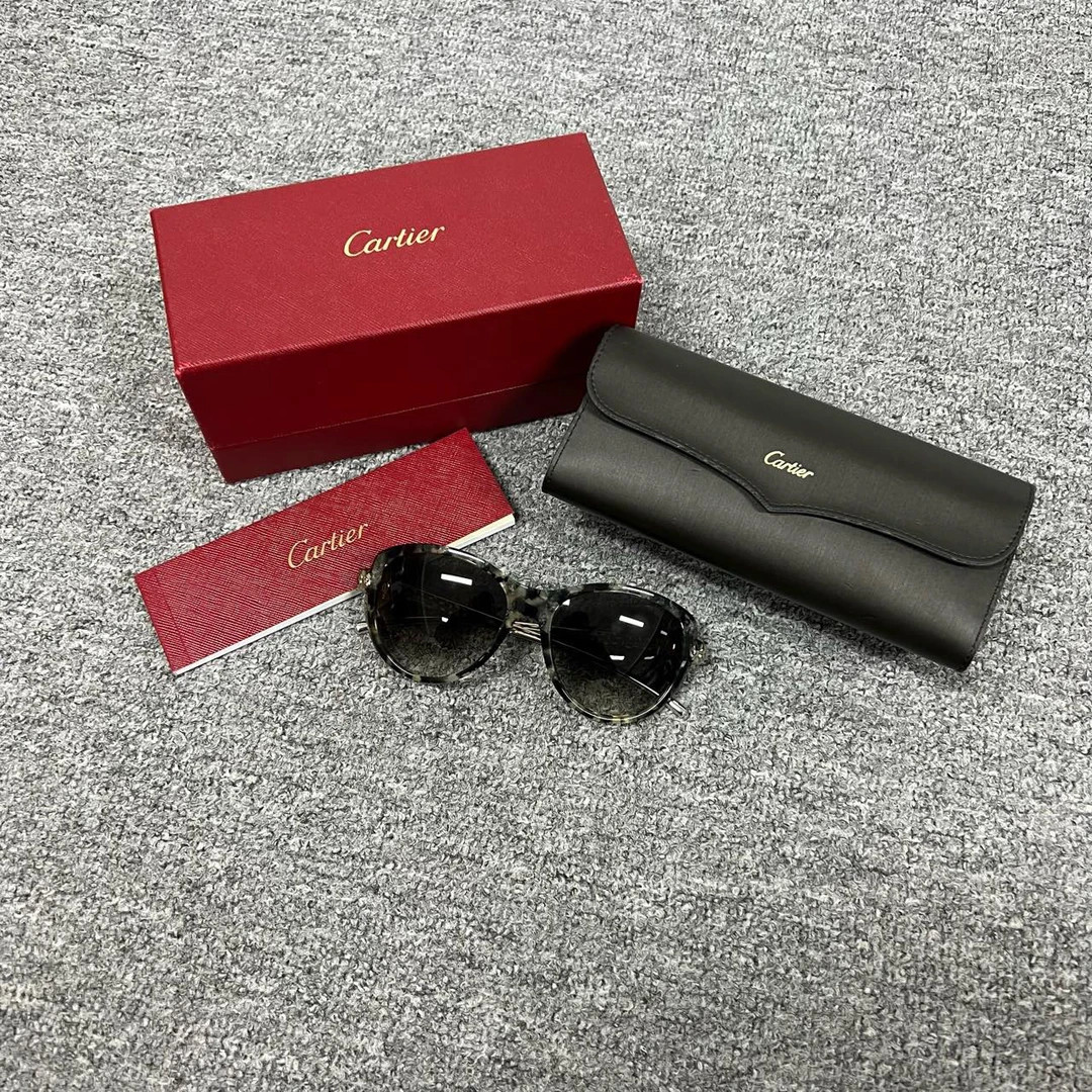 99新 Cartier/卡地亚 黑色 豹纹腿 墨镜