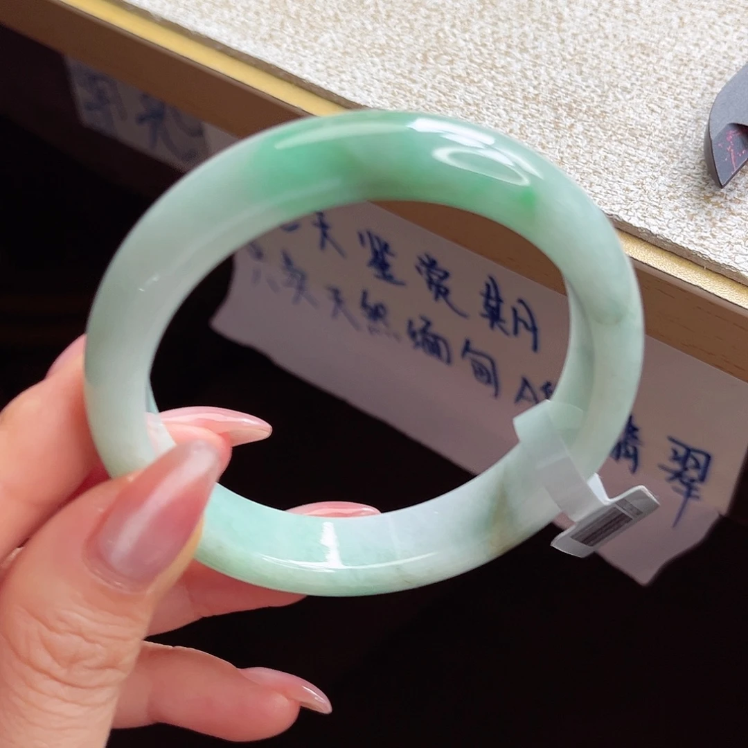 翡翠未镶嵌手镯手镯