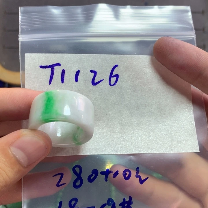 世***界未镶嵌定制翡翠戒圈