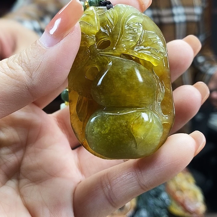 蛇纹石玉未镶嵌吊坠