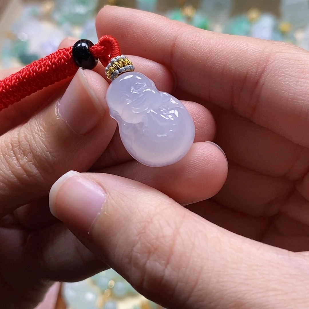 翡翠颈饰未镶嵌闪