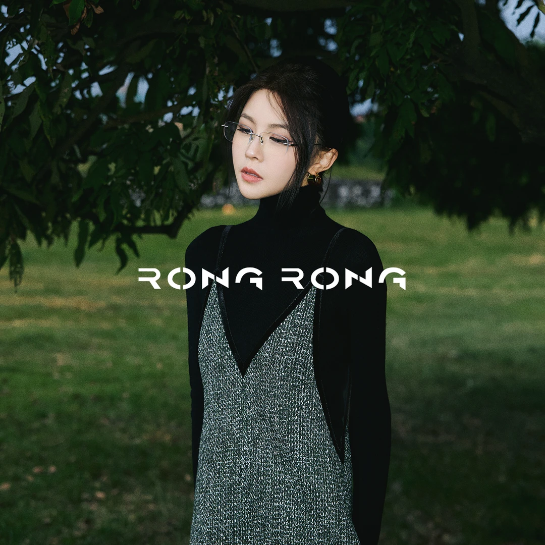 溶溶【黑天鹅】RONGRONG 100绵羊毛高领无缝一体打底羊毛衫JC8168