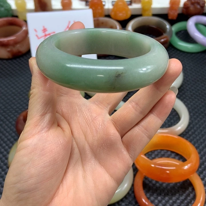 石英质玉未镶嵌手镯